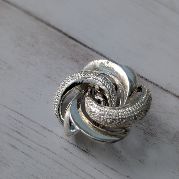 Vintage Clip On Earrings - Statement Gold Tone - Fair Condition - Picture 3 of 8